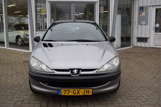 Peugeot 206 - 1.1 XR *Lichtm. wielen - leuke auto - 1