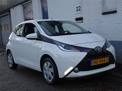 Toyota Aygo - 1.0 VVT-i 69pk 5D x-play Camera Airco - 1