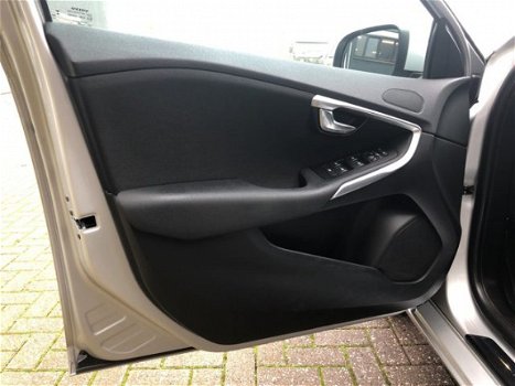 Volvo V40 - 2.0 D2 MOMENTUM BUSINESS Navi, Cruise, 1ste eigenaar, Dealeronderhouden - 1