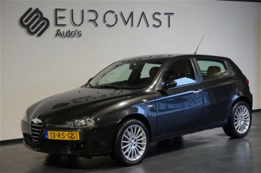 Alfa Romeo 147 - 1.9 JTD Distinctive Airco/Leer/Nieuw Apk - 1