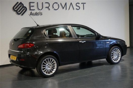 Alfa Romeo 147 - 1.9 JTD Distinctive Airco/Leer/Nieuw Apk - 1