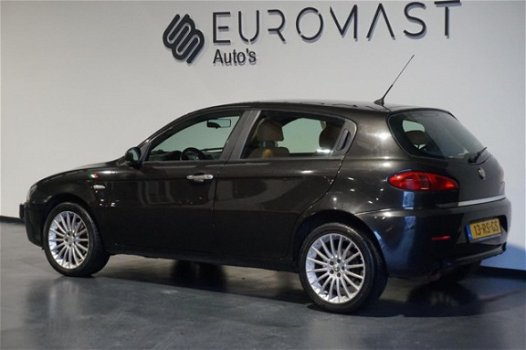 Alfa Romeo 147 - 1.9 JTD Distinctive Airco/Leer/Nieuw Apk - 1