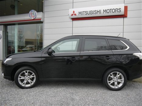 Mitsubishi Outlander - 2.0 Instyle 7-ZITS CVT NAVIGATIE - 1