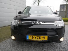 Mitsubishi Outlander - 2.0 Instyle 7-ZITS CVT NAVIGATIE