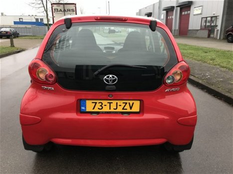 Toyota Aygo - 1.0-12V 5-Deurs. Stuurbekr., Airbags, Radio-CD, Enz... Mooie, zuinige en onverwoestbar - 1