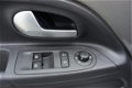 Volkswagen Up! - 1.0 TSI 90pk 5 Deurs Airco/Bluetooth/Stoelverwarming/Velgen - 1 - Thumbnail