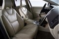 Volvo XC60 - 3.2 AWD Summum *Xenon*Leer*Navigatie*Camera - 1 - Thumbnail