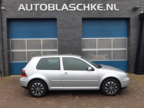 Volkswagen Golf - 1.6-16V Highline ECC/16