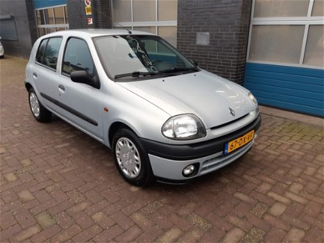 Renault Clio - 1.6 RXE Airco Automaat 5 drs - 1