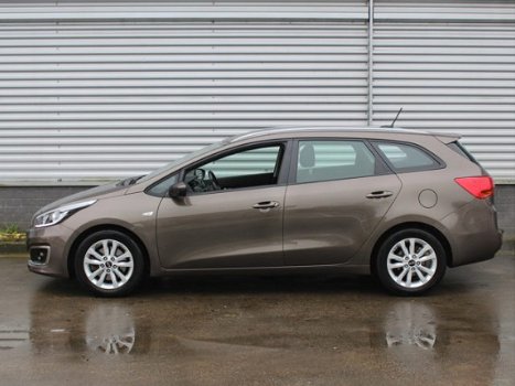 Kia Cee'd - 1.6 GDI First Edition | Navi | Autom. verlichting | Camera | Parkeersens. | Trekhaak - 1