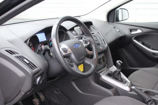 Ford Focus Wagon - Edition | Voorruitverw. | Trekhaak | Bluetooth | Navi | - 1