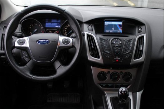 Ford Focus Wagon - Edition | Voorruitverw. | Trekhaak | Bluetooth | Navi | - 1