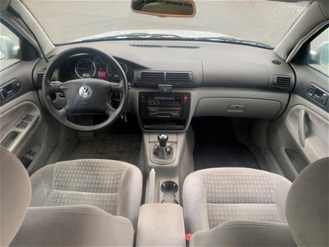 Volkswagen Passat - 1.9 TDI H5 Comfortline Clima - 1