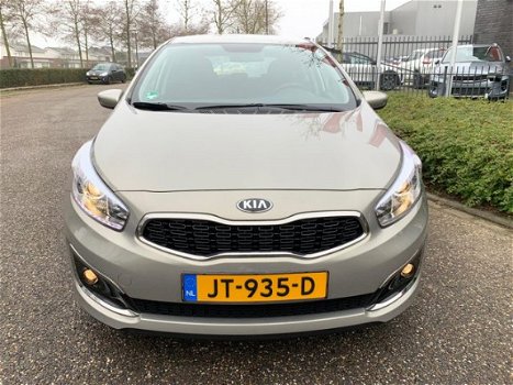 Kia Cee'd - 1.6 GDI First Edition NAVI , CAMERA , WEINIG KM - 1