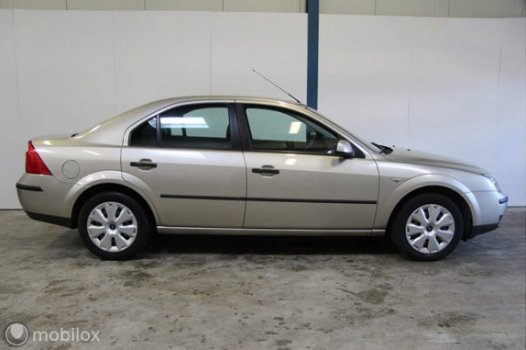 Ford Mondeo - 1.8-16V Ambiente - 1