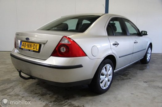 Ford Mondeo - 1.8-16V Ambiente - 1