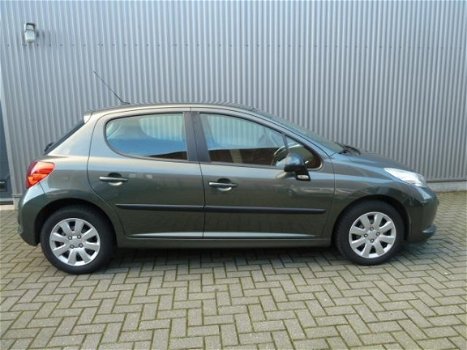 Peugeot 207 - 1.4 VTi Sublime /gebruikt wat olie - 1