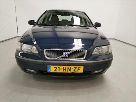 Volvo V70 - 2.4 Comfort Line / Airco / Leder - 1