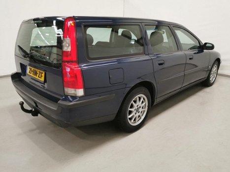 Volvo V70 - 2.4 Comfort Line / Airco / Leder - 1