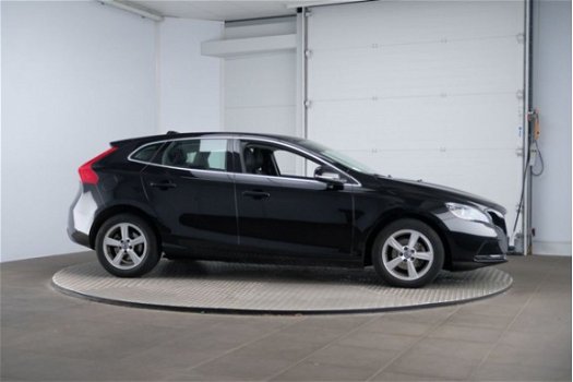 Volvo V40 - 2.0 D2 Momentum Business - 1