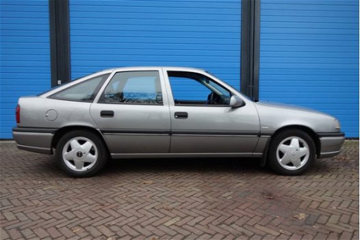 Opel Vectra - 1.8i CDX - 1