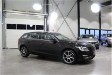 Volvo V60 - 2.0 D2 Ocean Race | Navigatie | Leder | LM Velgen |