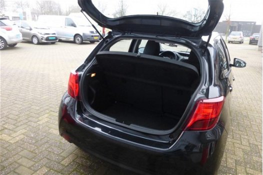 Toyota Yaris - 1.0 VVT-i Trend Orginele Nederlandse auto - navigatie - lm velgen - airco - centrale - 1