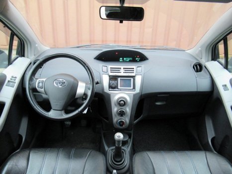 Toyota Yaris - 1.3 VVT-i (Airco, Leer) - 1