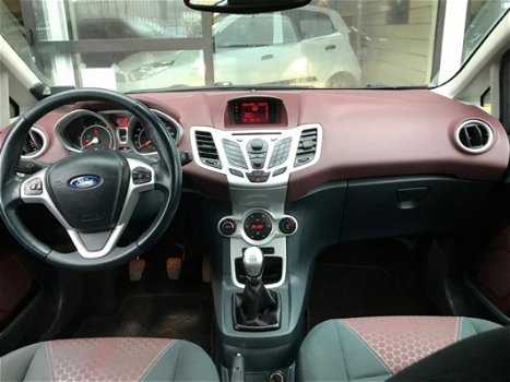 Ford Fiesta - 1.6 TDCi Titanium 5-Deurs Nieuwe Distributie Airco Nette Auto - 1