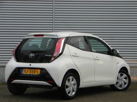 Toyota Aygo - 1.0 VVT-i x-play 5drs Airco Parkeercamera - 1