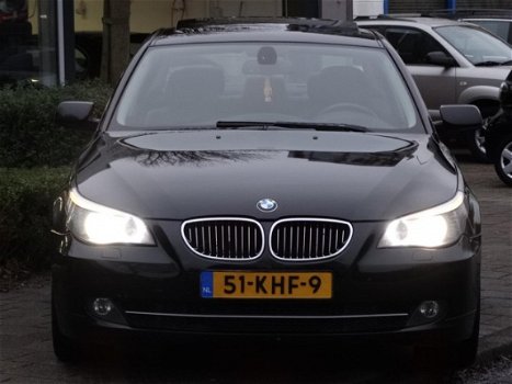 BMW 5-serie - 535d - AUTOMAAT - PANO - XENON - INCL NIEUWE APK - NAVI - LEDEREN BEKLED - MULTI STUUR - 1