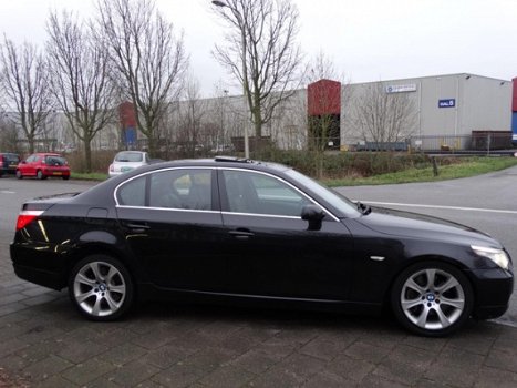 BMW 5-serie - 535d - AUTOMAAT - PANO - XENON - INCL NIEUWE APK - NAVI - LEDEREN BEKLED - MULTI STUUR - 1