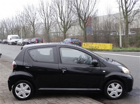 Toyota Aygo - 1.0-12V Comfort Navigator - INCL NIEUWE APK - NAVIGATIE - AIRCO - ELEKTR RAMEN - NAP - 1