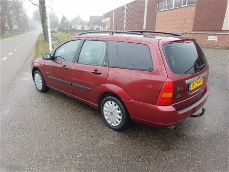 Ford Focus Wagon - 1.6-16V Ghia MET VOL JAAR A.P.K. (AIRCO) - 1