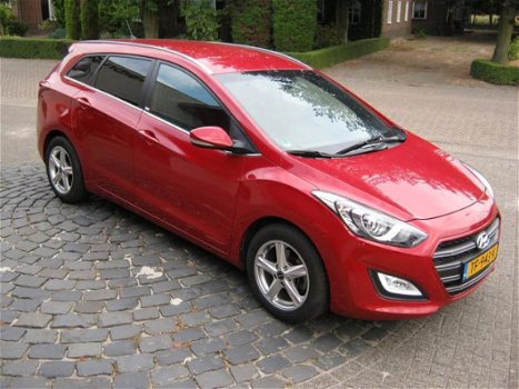 Hyundai i30 - 1.4i-16v i-Motion Airco-pdc-16 inche lmv - 1