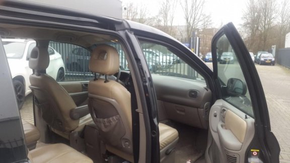 Chrysler Voyager - 3.3i V6 SE Luxe - 1