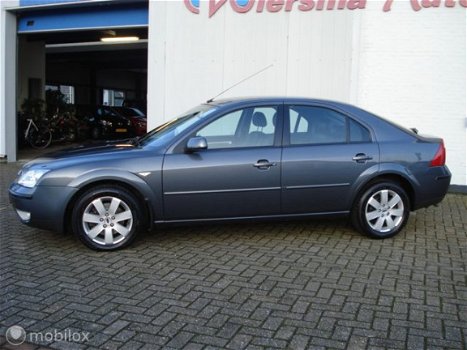 Ford Mondeo - 2.0-16V Futura - 1