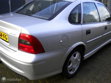 Opel Vectra - 1.8-16V GL - 1