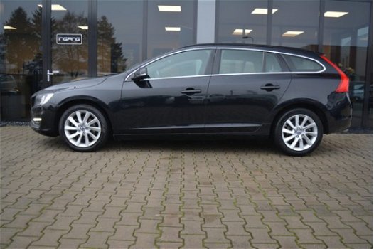 Volvo V60 - 1.6 D2 Summum | Dealer Onderhouden | Navigatie | 17 Inch | - 1