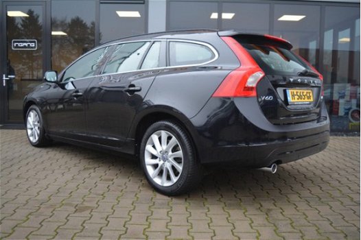 Volvo V60 - 1.6 D2 Summum | Dealer Onderhouden | Navigatie | 17 Inch | - 1