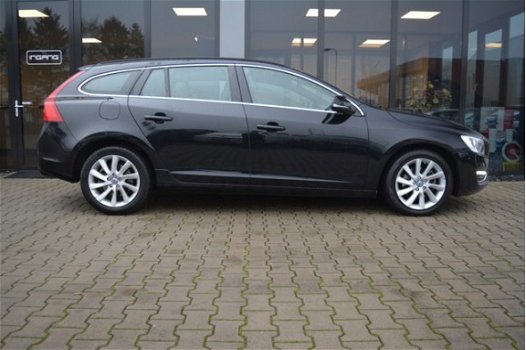 Volvo V60 - 1.6 D2 Summum | Dealer Onderhouden | Navigatie | 17 Inch | - 1