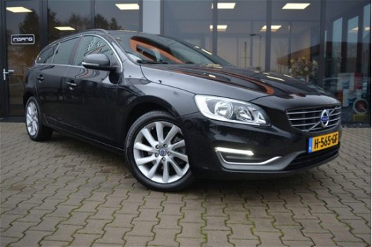 Volvo V60 - 1.6 D2 Summum | Dealer Onderhouden | Navigatie | 17 Inch | - 1