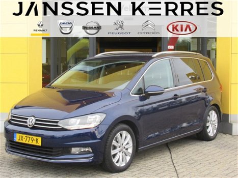 Volkswagen Touran - TSI 110PK HIGHLINE 7P. NAVIGATIE / PARKEERSENSOREN / TREKHAAK - 1