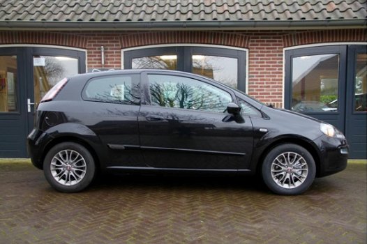 Fiat Punto Evo - 1.3 M-Jet Mylife | NAP | CRUISE | NIEUWE APK - 1