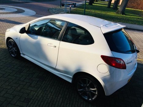 Mazda 2 - 2 1.3 SPORT / CLIMATE/ STOELVERW./ AUX/ LM VELGEN/ NIEUWE APK - 1