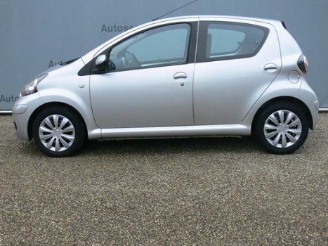 Toyota Aygo - 5 Drs - Airco - Silver Edition -Navigatie- 27000 KM - 1