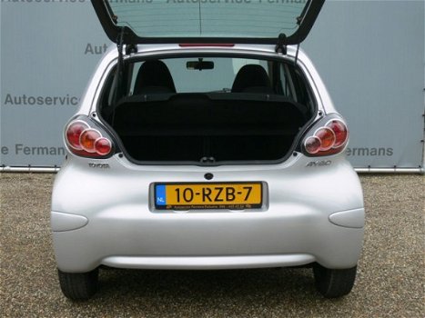 Toyota Aygo - 5 Drs - Airco - Silver Edition -Navigatie- 27000 KM - 1
