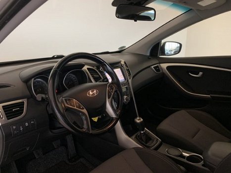 Hyundai i30 - 1.6 GDI i-Vision Navigatie | Climate | Cruise | 1.000, - Slooppre - 1