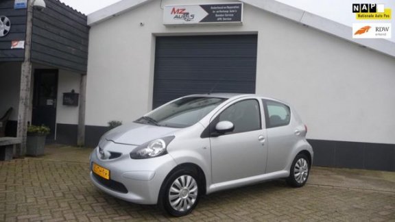 Toyota Aygo - 1.0-12V + - 1