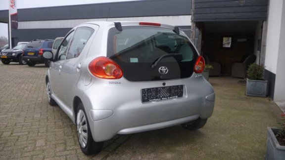 Toyota Aygo - 1.0-12V + - 1